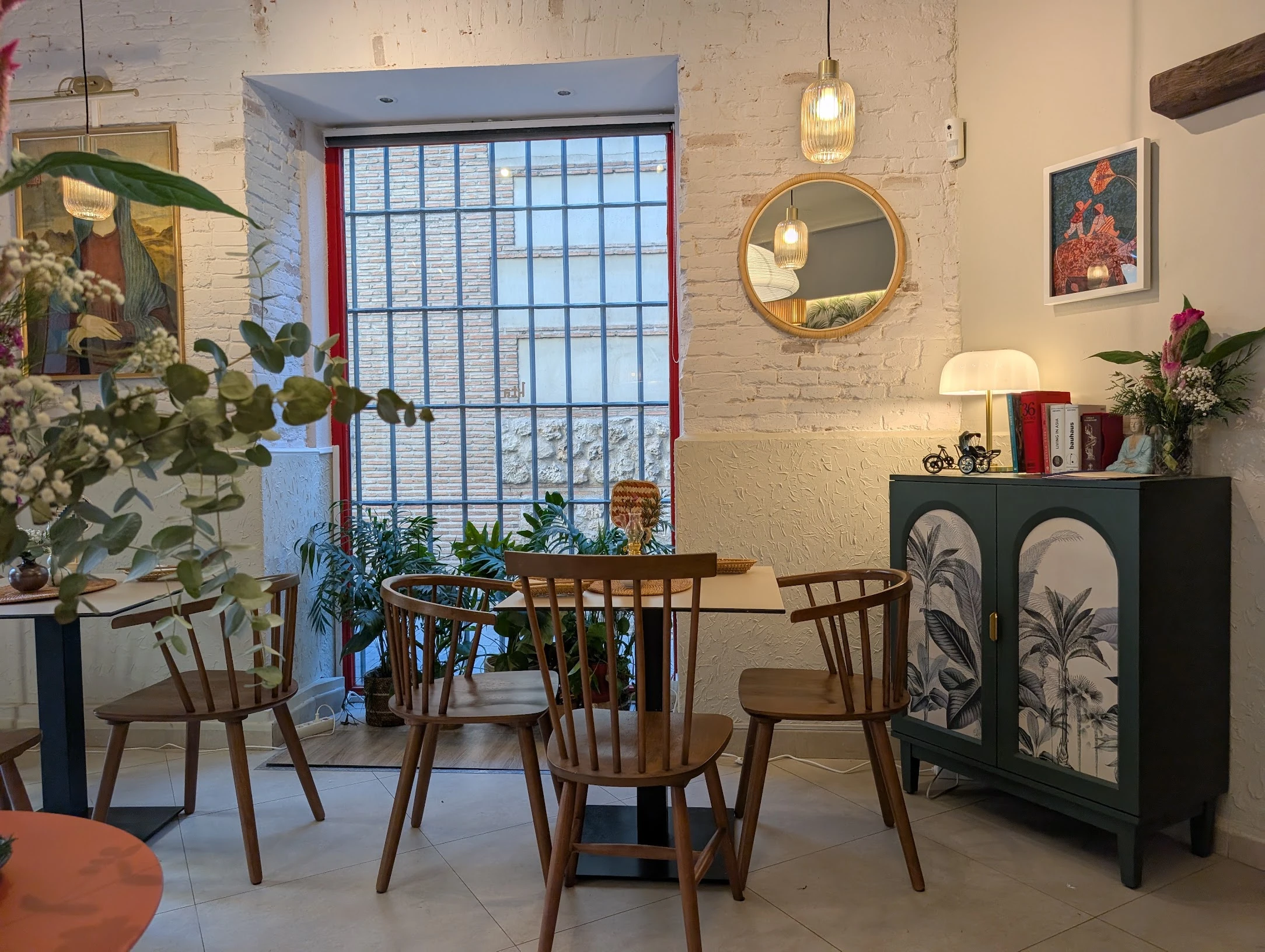 Natural light, wooden tables and Vietnamese details at B’My La Latina